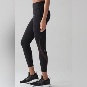 Lululemon Womens Size 4 Invigorate 7/8 Tight Legging Zip Pockets Black